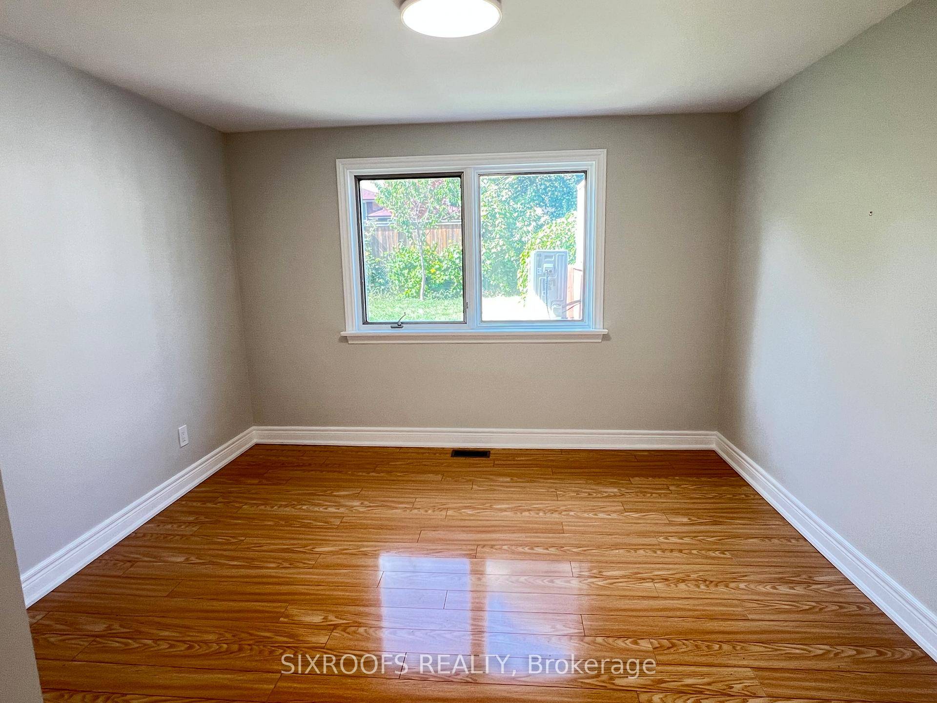 Amazing 2 bedroom unit in a Prime Location Minutes to Hwy 401 404, TTC, Agincourt Mall, Fairview Mall, Top Schools, and All Amenities.
