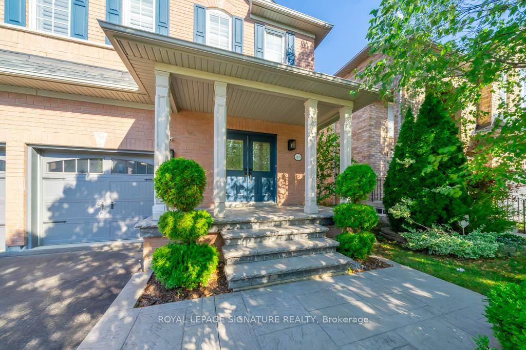 Stunning 4 Bedroom home with double car garage and 9 ft ceilings !