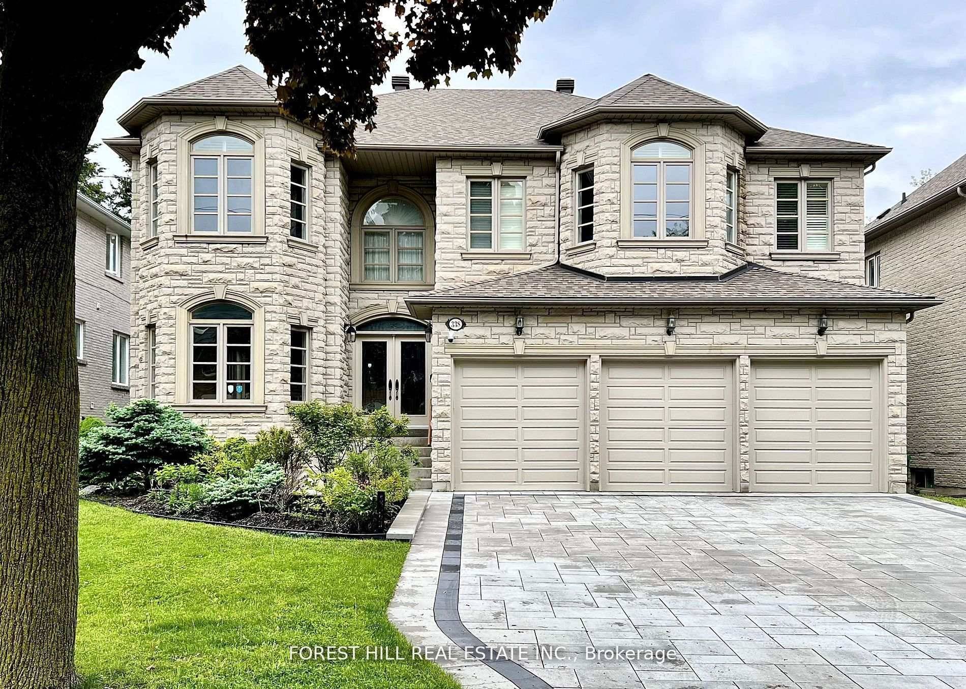 Top Ranked School Earl Haig SS UNIQUE ONE OF A KIND RESIDENCE in area 3CARS GARAGE premium LAND one of the largest living area apx 4500 sq.