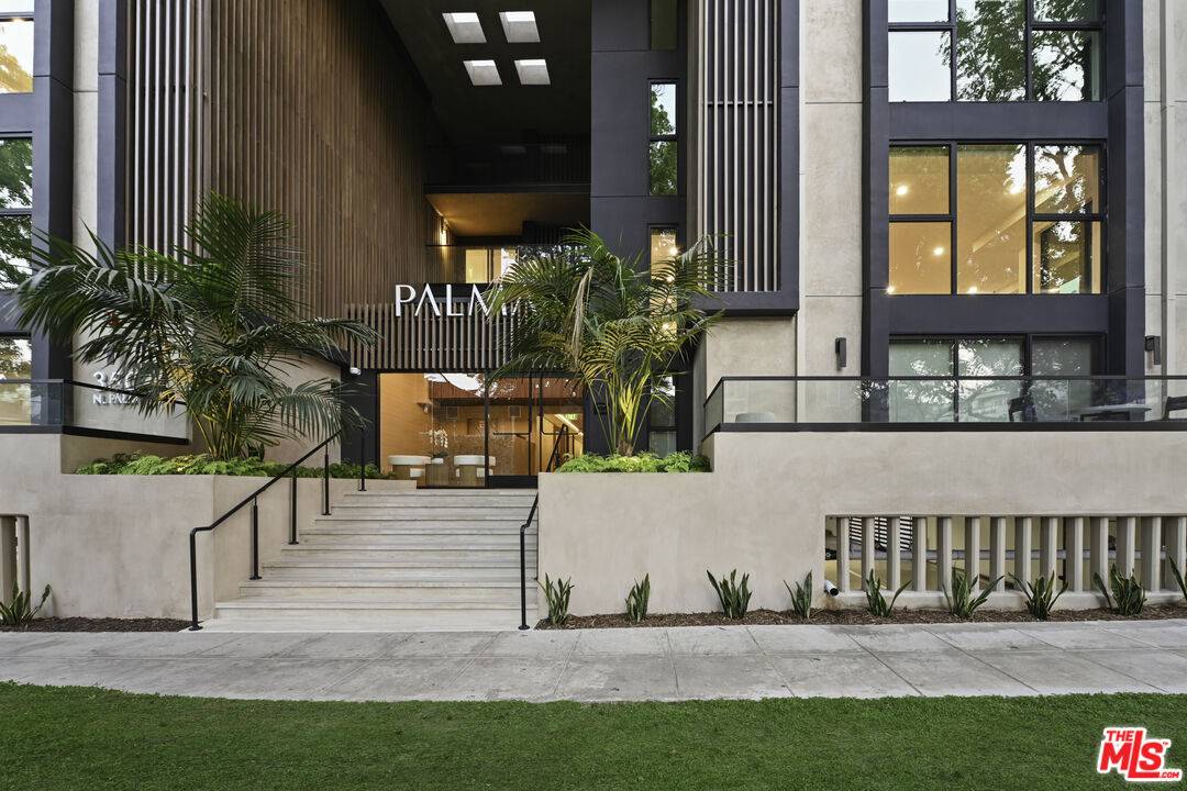 350 N Palm Dr 2BR Beverly Hills Post Office | B.H.P.O. La