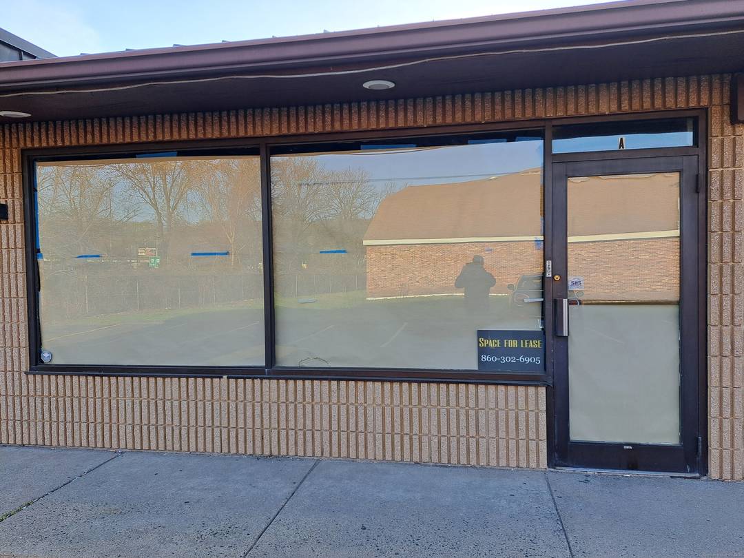 Discover a spacious 4, 600 SQ.