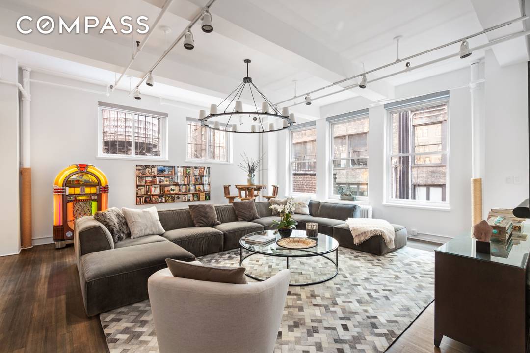 CHIC AND LOFTY LIFESTYLE Make yourself at home in this spectacular corner loft in the Fashion District, where high 12 foot ceilings, oversized windows, and North and West exposures create ...