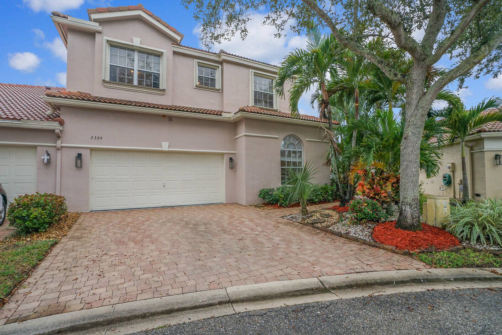 Exceptional opportunity to own a 2 story Lakefront Townhome in the desirable community of Andros Isle, 4br 3ba 2 car garage, This CBS home has over 2900 total sq.