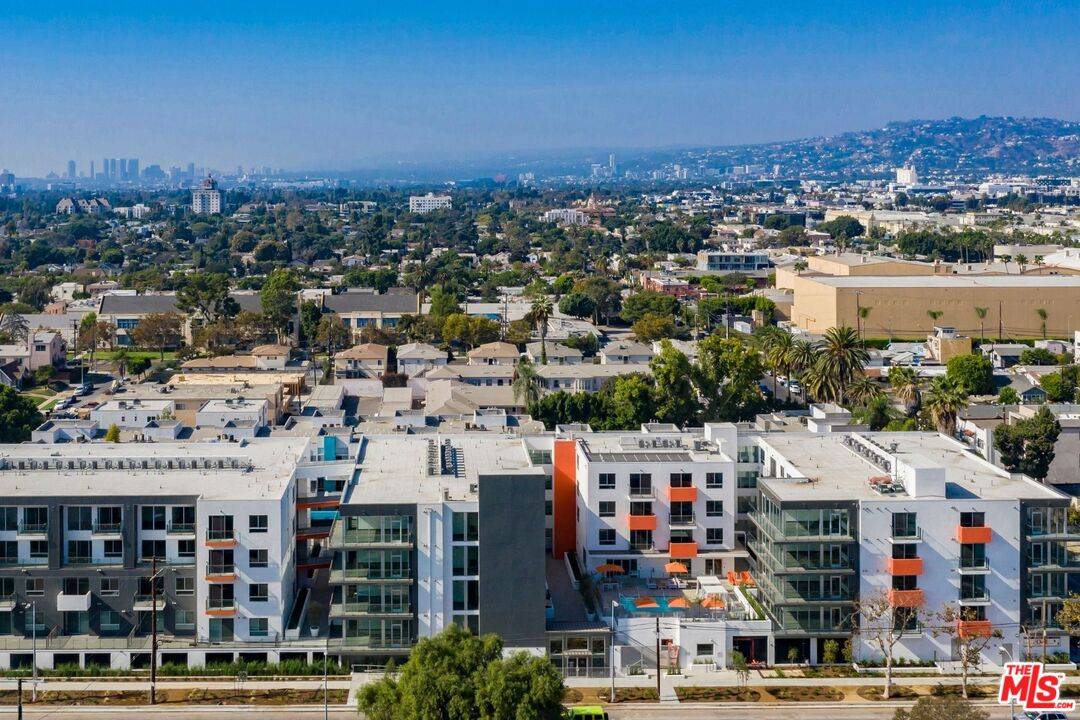 525  N Wilton Pl 2BR Mid Wilshire La
