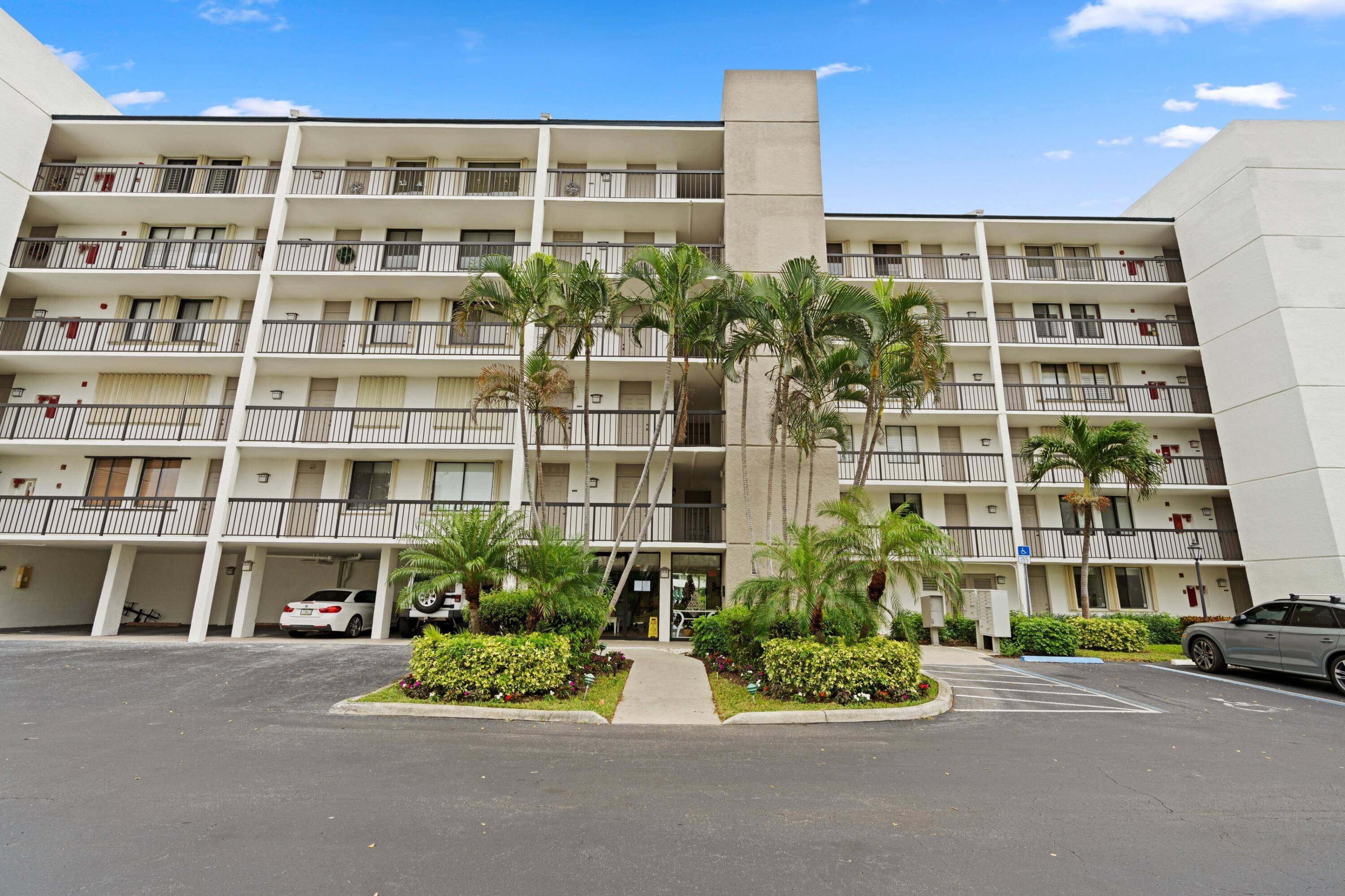 Enjoy all that South Florida living has to offer in a rarely available 3 bedroom condo at the Jupiter Ocean Racquet Club.