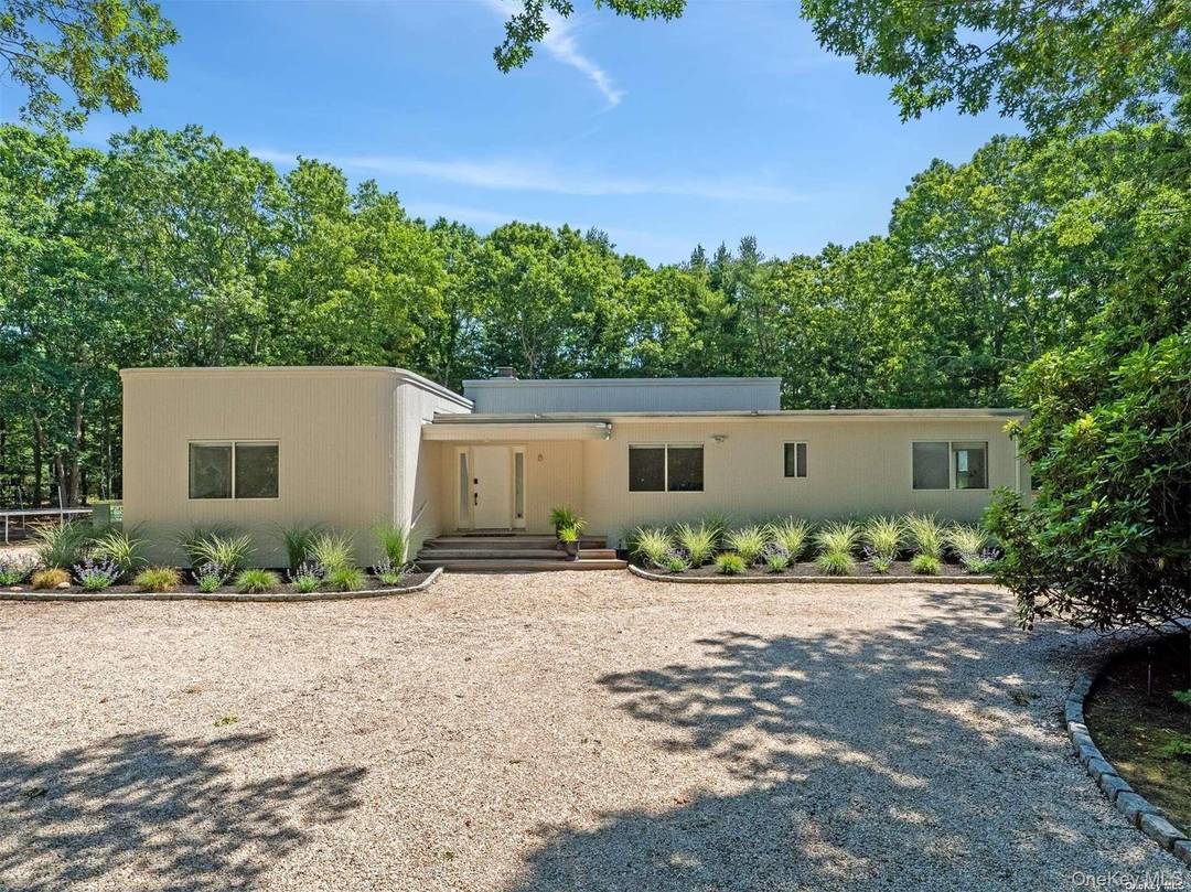 Renovated Quogue Contemporary Newly renovated, chic and airy 5 BR 4 BA home on a quiet street in the village of Quogue.