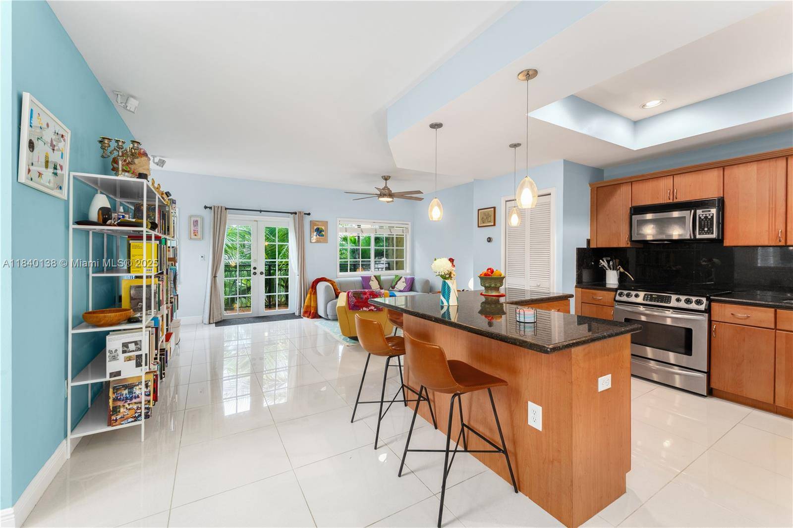 Ideal Coconut Grove living !