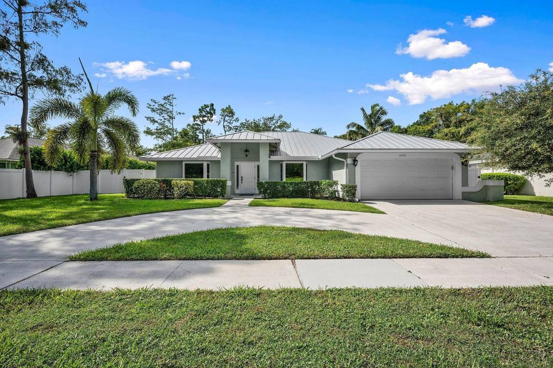 Seasonal Rental in the Heart of Wellington Enjoy the ultimate equestrian lifestyle in this beautifully fully furnished 3 bedroom, 2 bath home, perfectly located just minutes from Wellington's world renowned ...