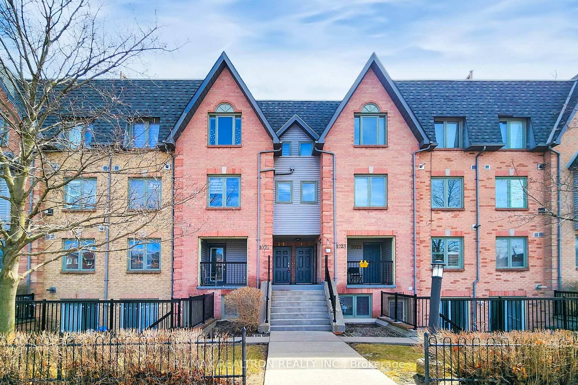 Welcome To This Sun Filled, Beautifully Maintained 3 Bedroom, 3 Bathroom Modern Condo TownhouseIn The Highly Sought After Observatory Community Of Richmond Hill.