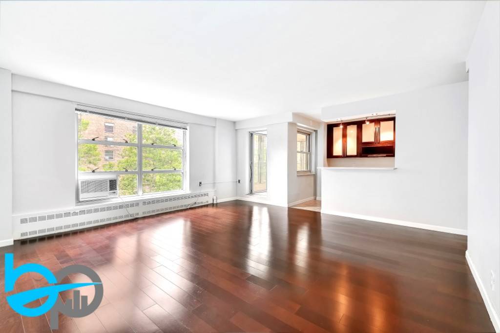 What a unique opportunity at Morningside Gardens !