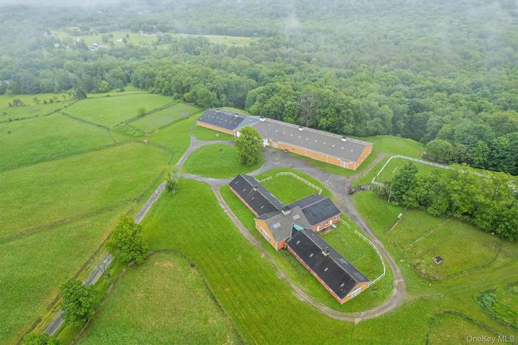 Where Horse Dreams and Hudson Valley Magic Meet Welcome to an equestrian haven where timeless charm meets unparalleled potential.