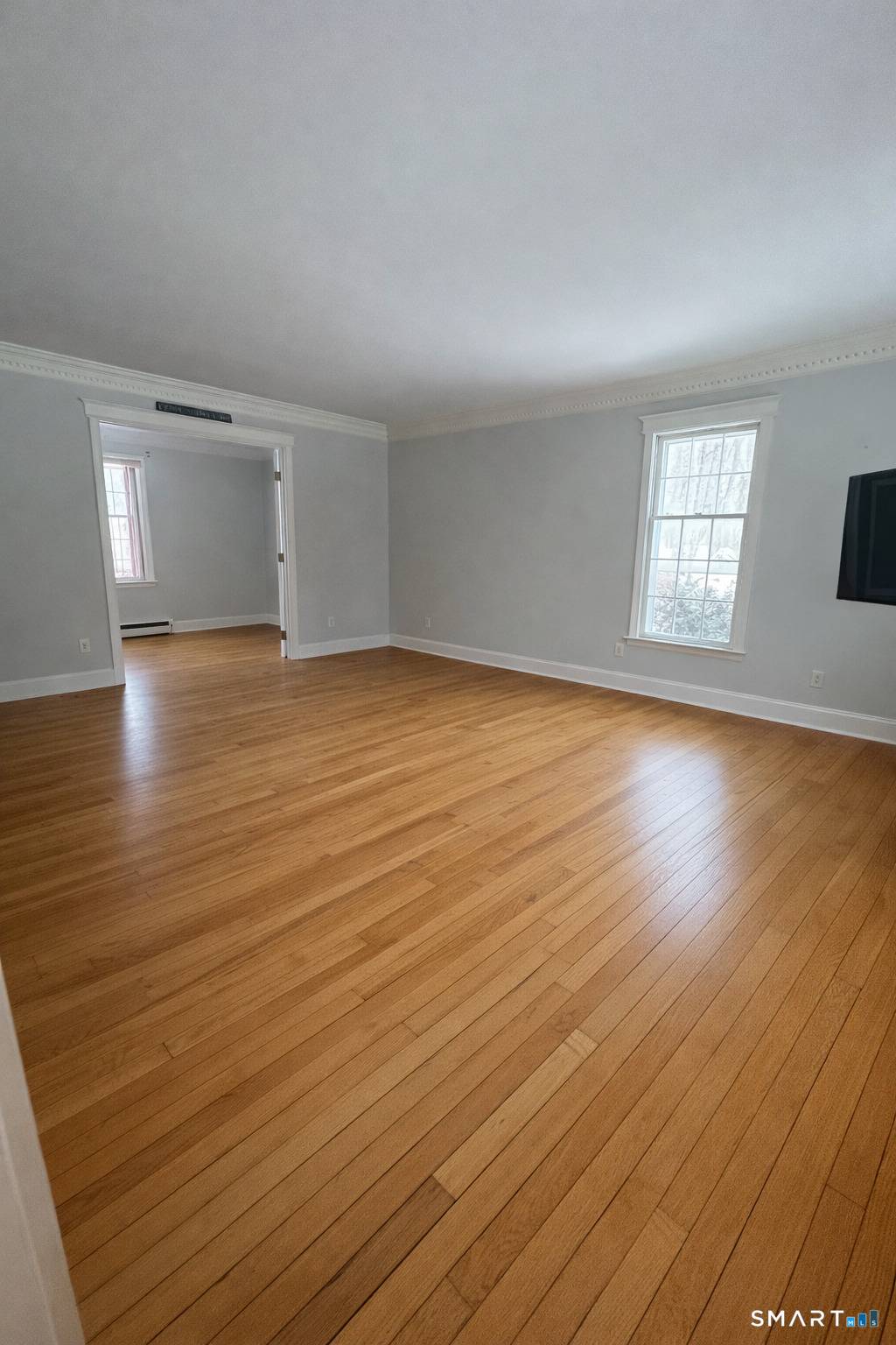 Priced to sell quickly ! Do not miss your opportunity on this beautifully crafted Williamsburg reproduction colonial.