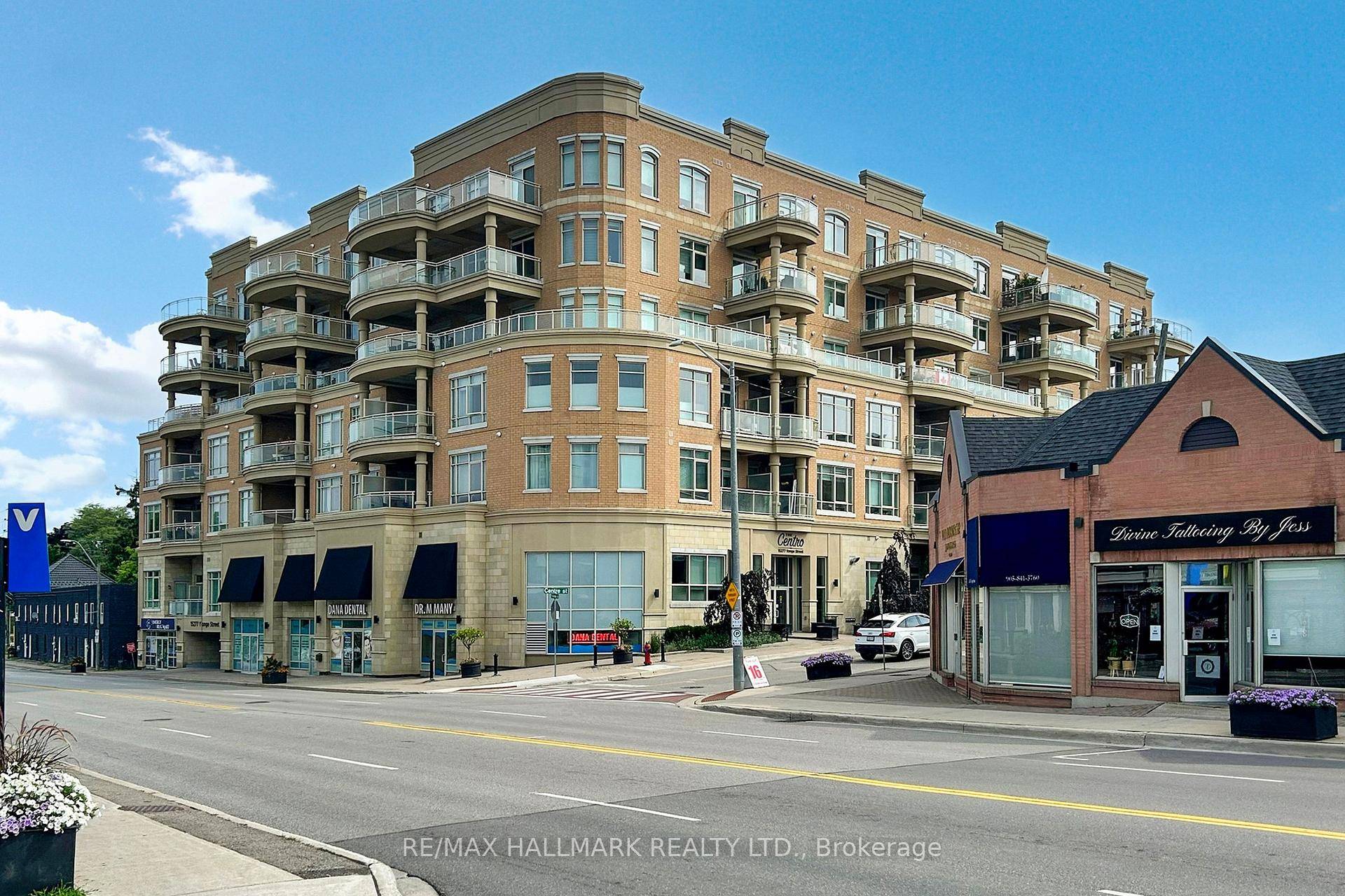 Centro Condos on Yonge ! Gorgeous 2 Bedroom Suite With South Exposure And Functional Open Concept Layout 9 Ft.