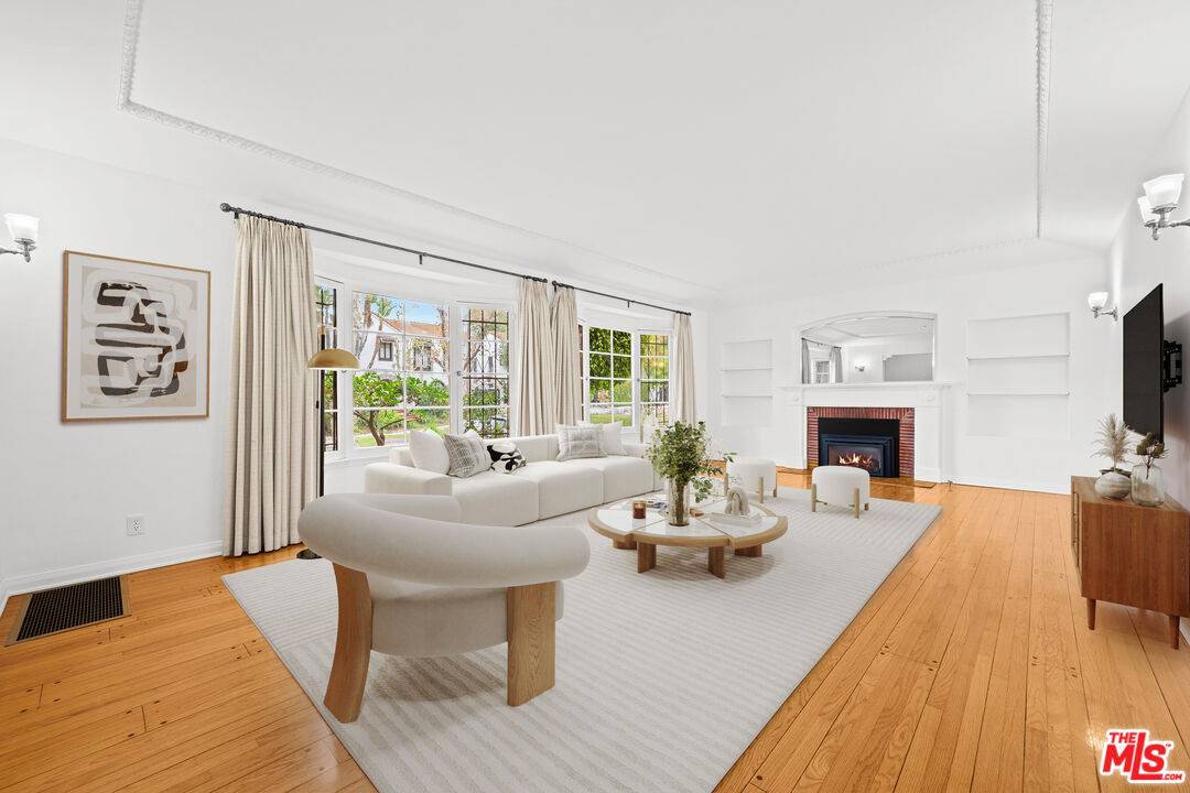 361 N Mansfield Ave 6BR Hancock Park La