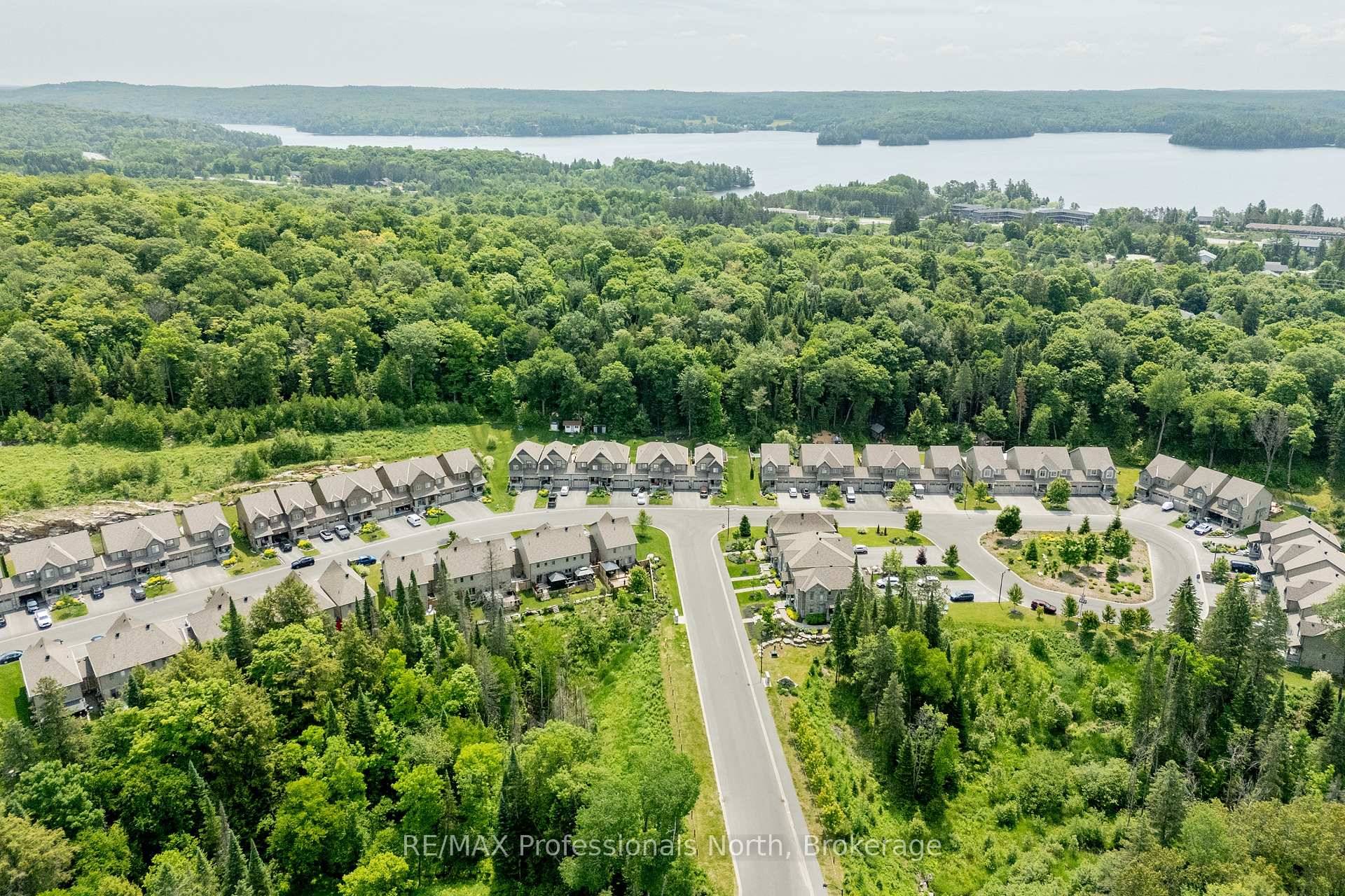 Welcome to 3 Kelsey Madison Court a stylish and low maintenance two storey freehold townhouse in the desirable Brookside Crossing community of Huntsville.