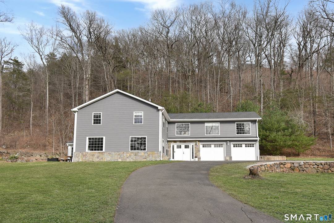 Private Farmington residence on nearly 3 acres, close to Hartford Major Corporate Centers.
