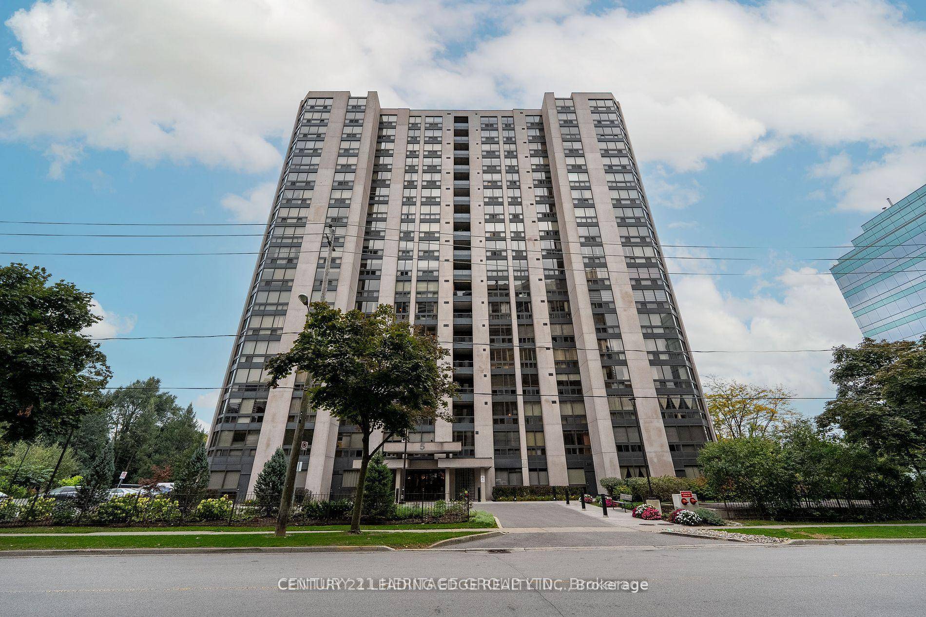 Wow ! Gorgeous, Spacious, Sun Filled amp ; Bright 3 Bed West Exposure Condo With Balcony.