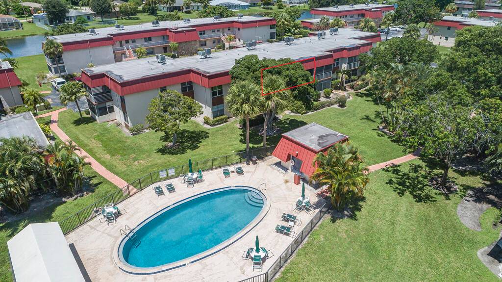Fantastic 2 bedroom 2 bathroom condo in Greenway Village South.