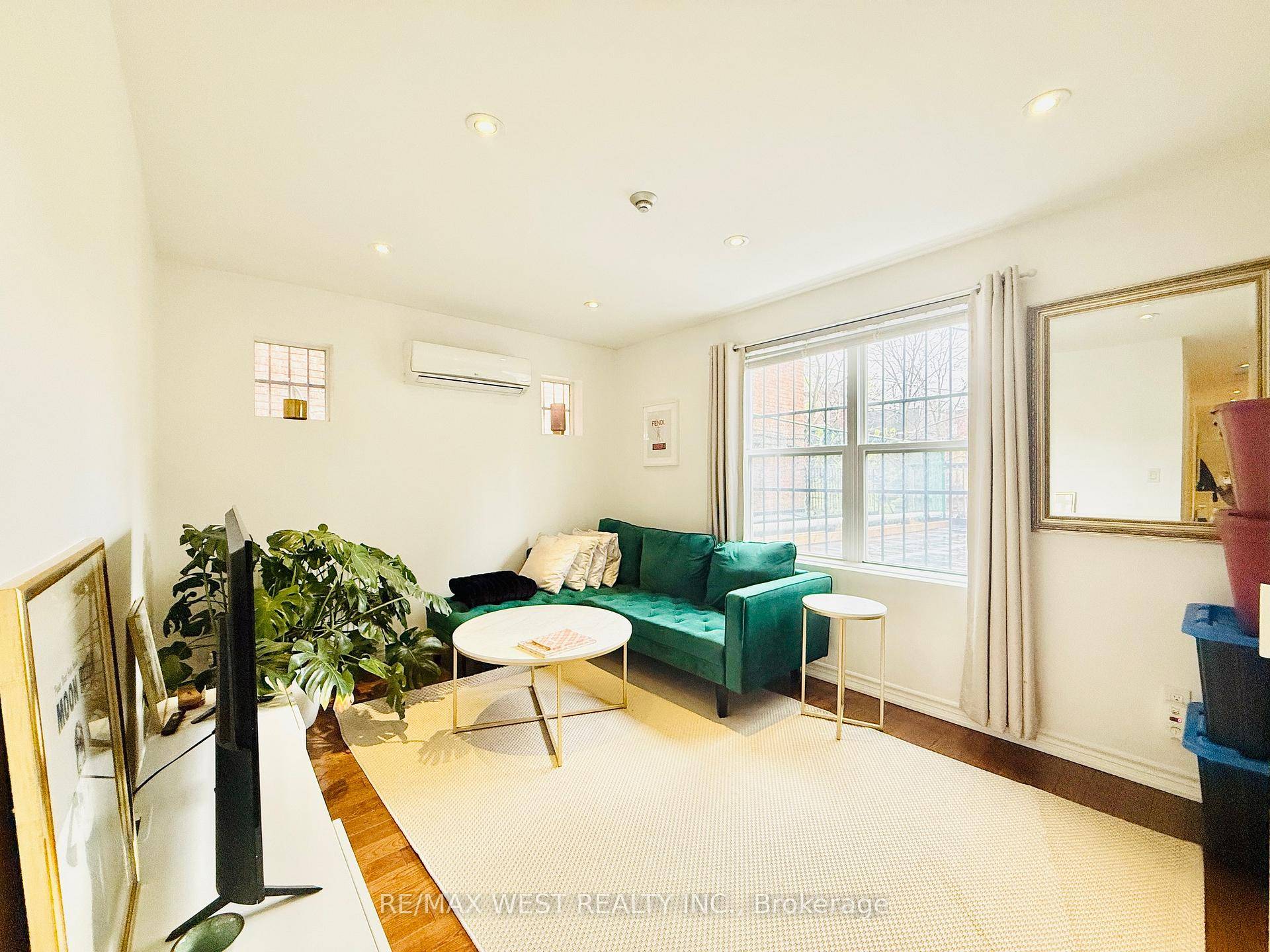 Centrally situated in prime Annex Yorkville neighborhood.