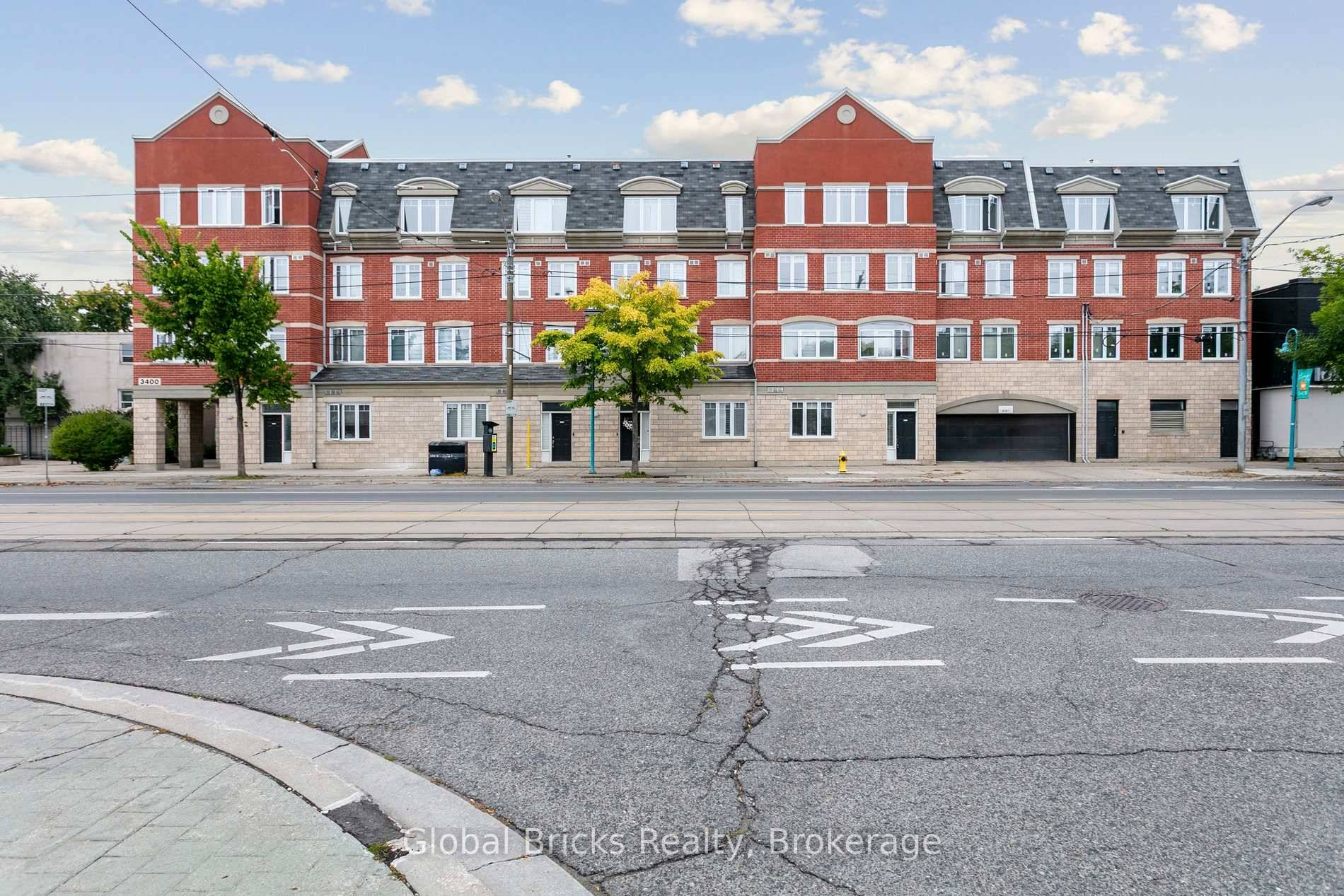 Welcome to this bright and stylish two storey condo townhouse in the heart of Long Branch.
