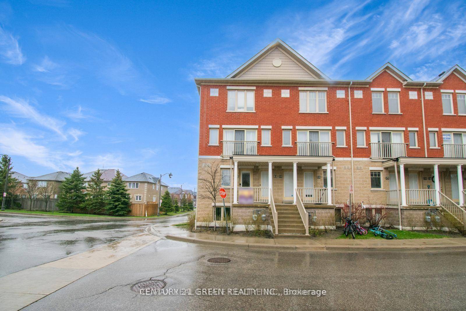 Renovated End Unit Townhouse for Lease Ready to Move In !