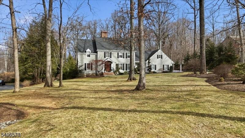Impeccable... there is absoluetly nothing for you to do other than to love living in this immaculate Center Hall Colonial !