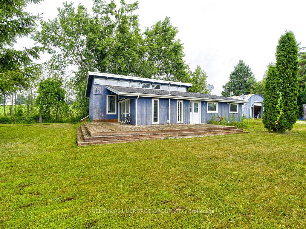 This country property offers a simple and relaxing lifestyle.