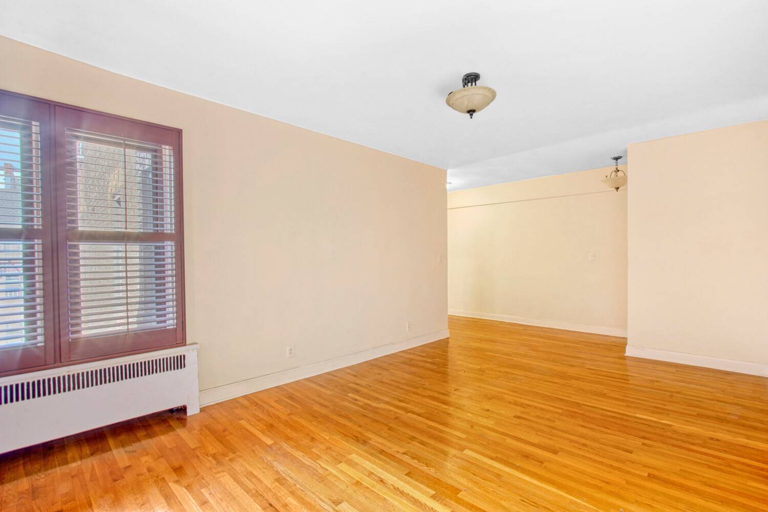Make this charming 2 Bed 1 Bath prewar apartment your new home in Fort Hamilton !