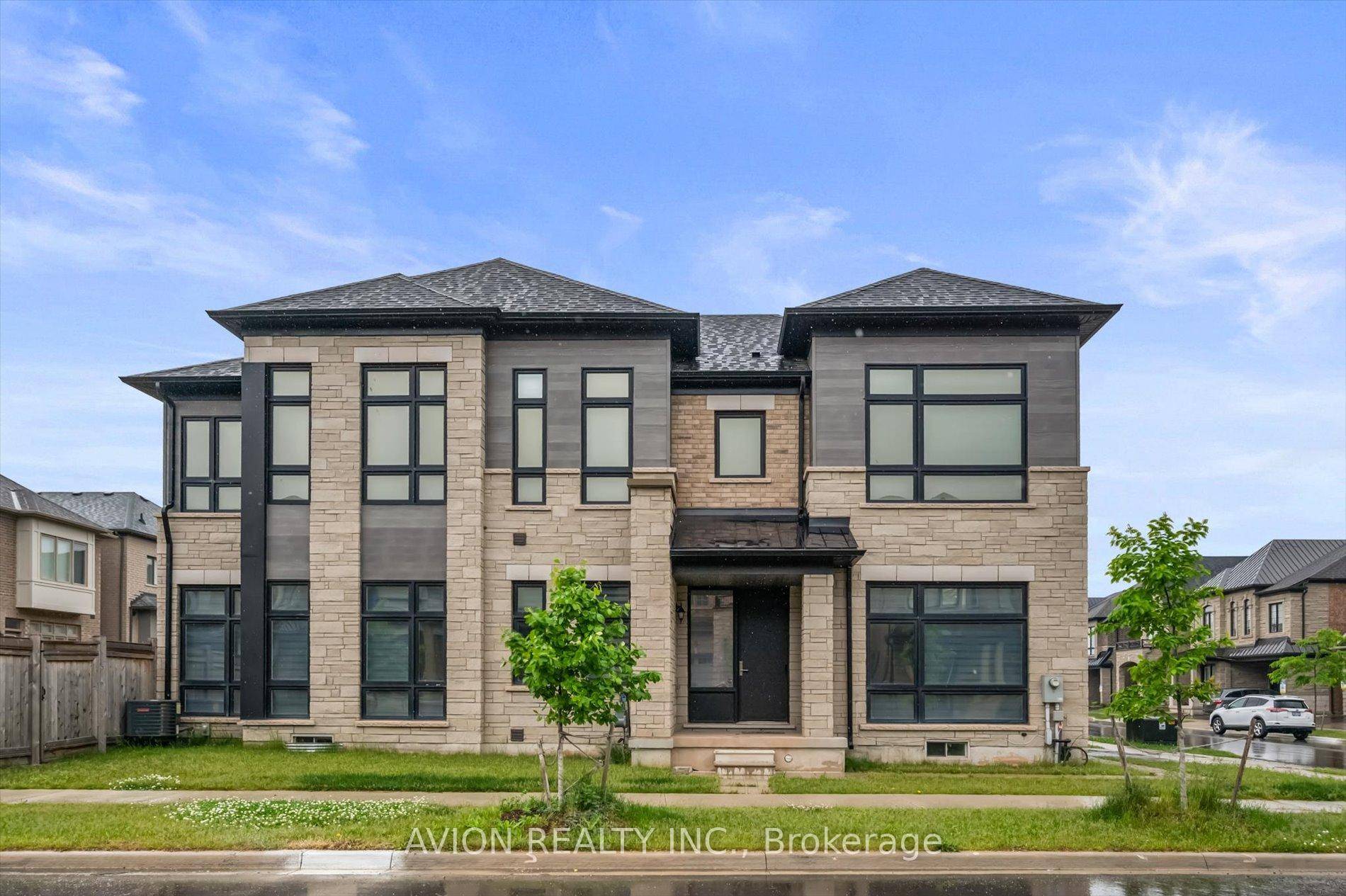 Stunning Home in Prestigious Glen Abbey Encore !