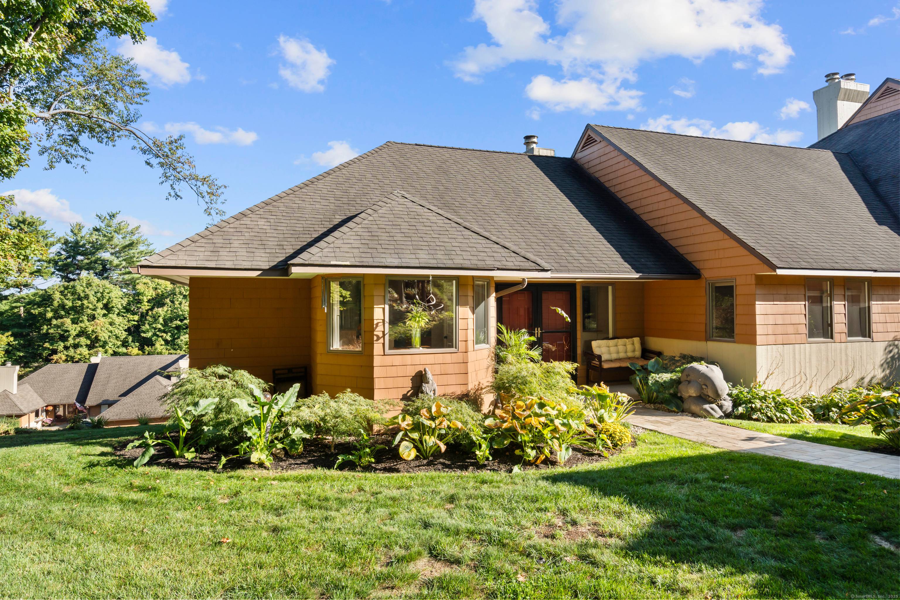 This unique and stunning end unit located in the picturesque Balbrae complex epitomizes luxury living !