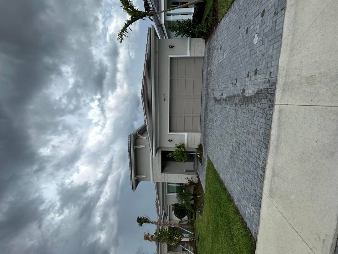 Beautiful 3 Bedroom, 2. 5 Bath in new Avenir neighborhood in Palm Beach Gardens.