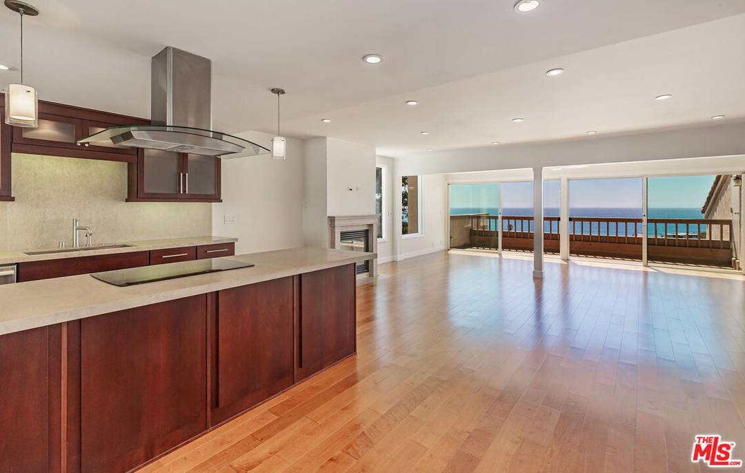 23914 De Ville Way 2BR Malibu La