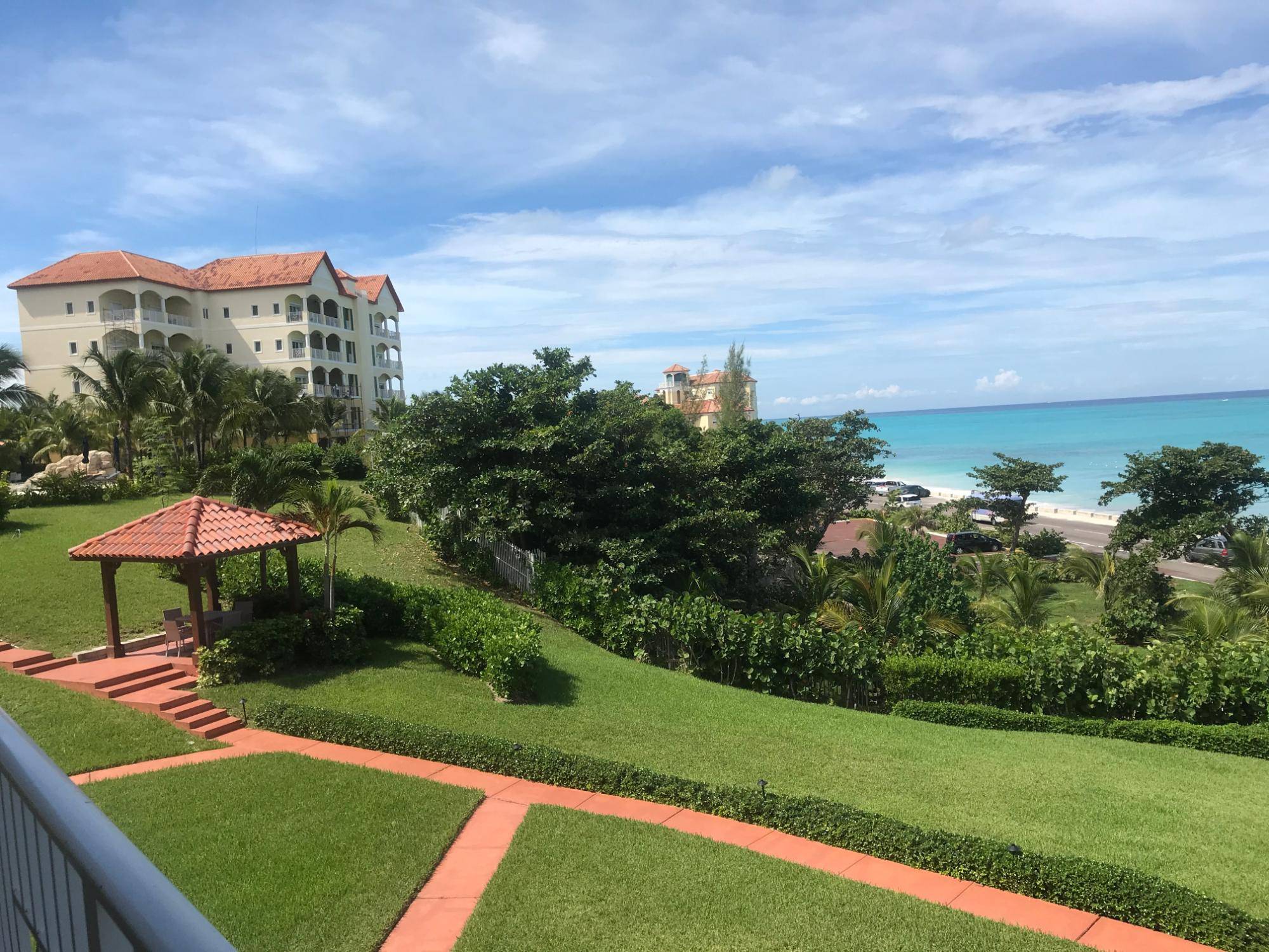 2B CAVES HEIGHTS Condo New-Providence