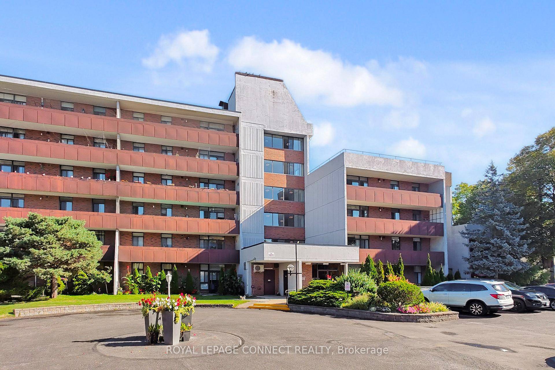Welcome to 50 Old Kingston Rd A Peaceful Retreat in a 55 Adult Community Please note residents must be 55 years or older to qualify Tucked away in a tranquil ...
