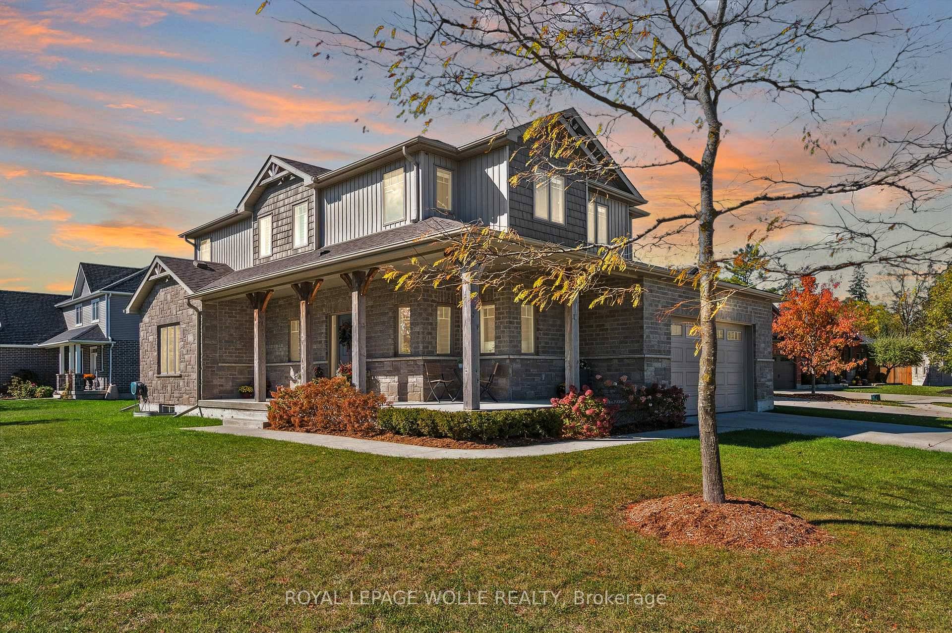 Welcome to 8 Griffith Court where elegance meets everyday comfort in the heart of Listowel's prestigious Emerald Greens neighbourhood.