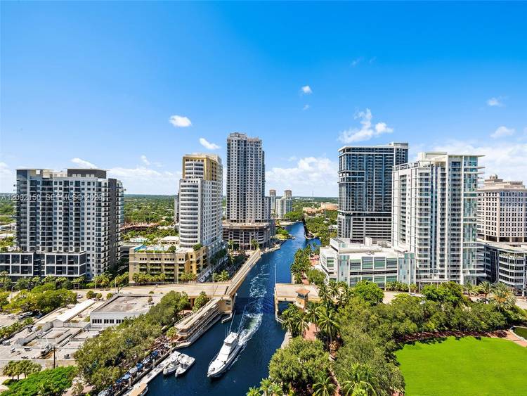 Amazing Madison with huge views east to the ocean, north over the city and west up the dynamic New River.