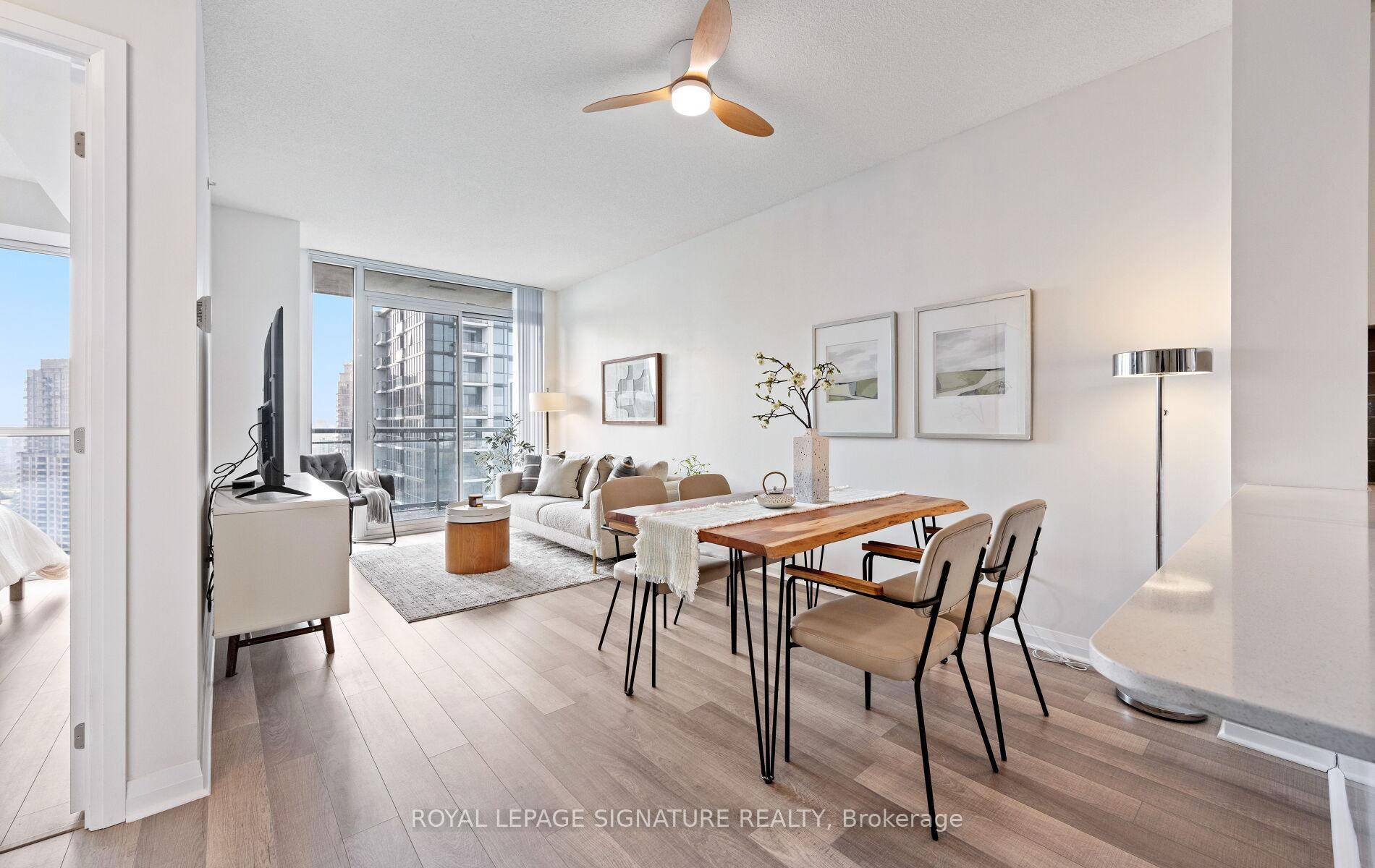 Bright amp ; Oversized 1 Den at Amber Tower Lower Penthouse Level !