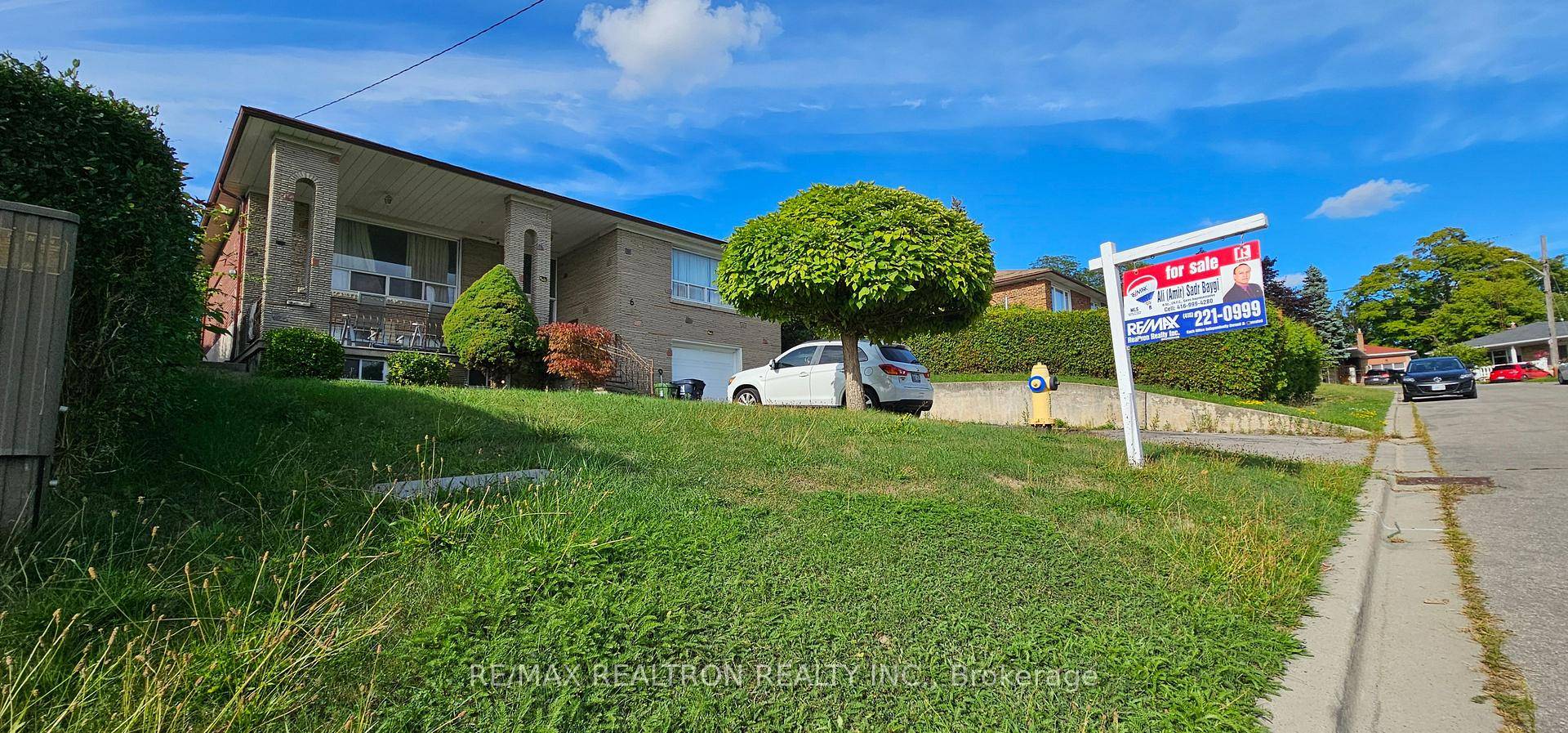 Beautiful 5 bedroom house on a large lot size of 50 x 150 feet in a very safe family friendly neighborhood, possibility of addition of a garden suite !