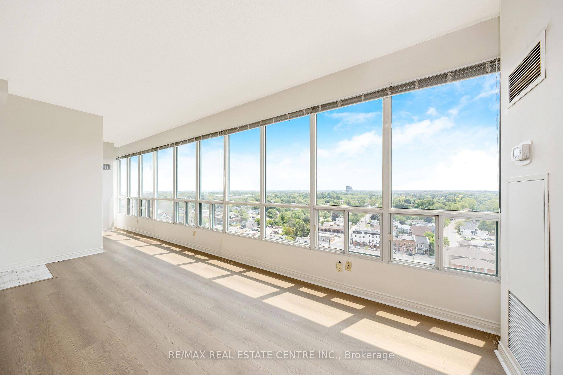 RARE SKY SUITE SOUTH FACING CONDO.