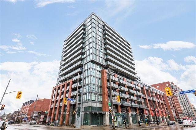 Welcome to this Stylish amp ; Fully Upgraded 2 1 Bedroom Condo in Torontos Vibrant Entertainment District !