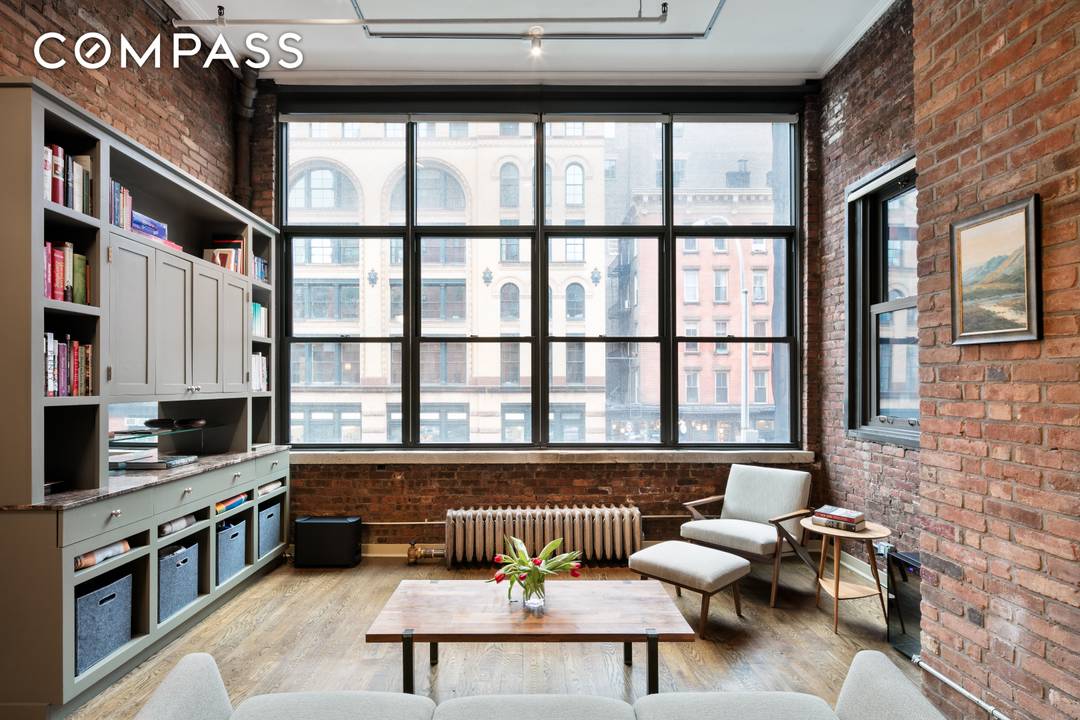 Open artist loft, beautifully renovated in the heart of TriBeCa !