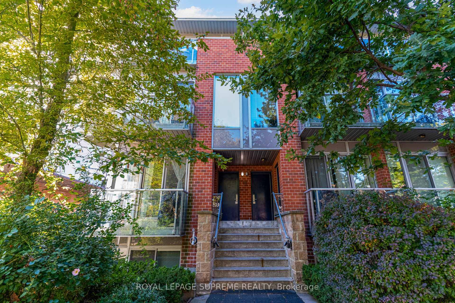 Furnished, One Bedroom Condo Townhouse in the Heart of Leslieville !