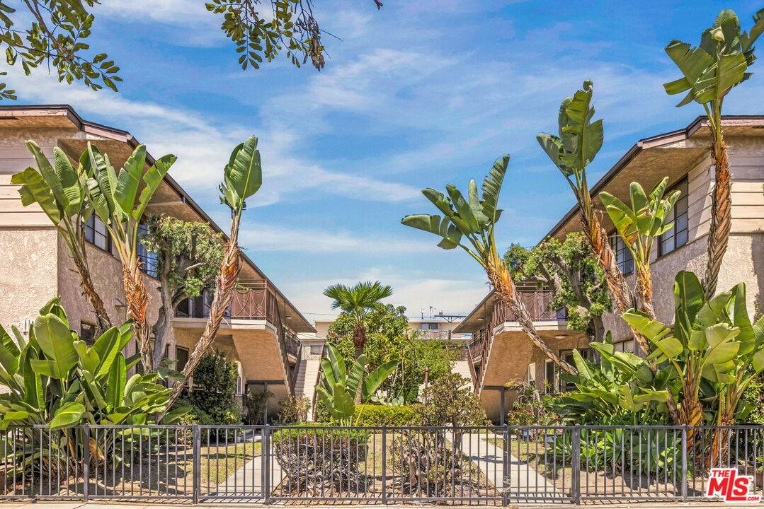 11061   Venice Blvd 16BR La