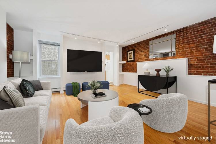 NEW PRICE on PERFECT 1BR with ROOFTOP DECK Charming Brownstone Apartment in the heart of Murray Hill, 131 East 39th Street is a four story renovated building that includes one ...