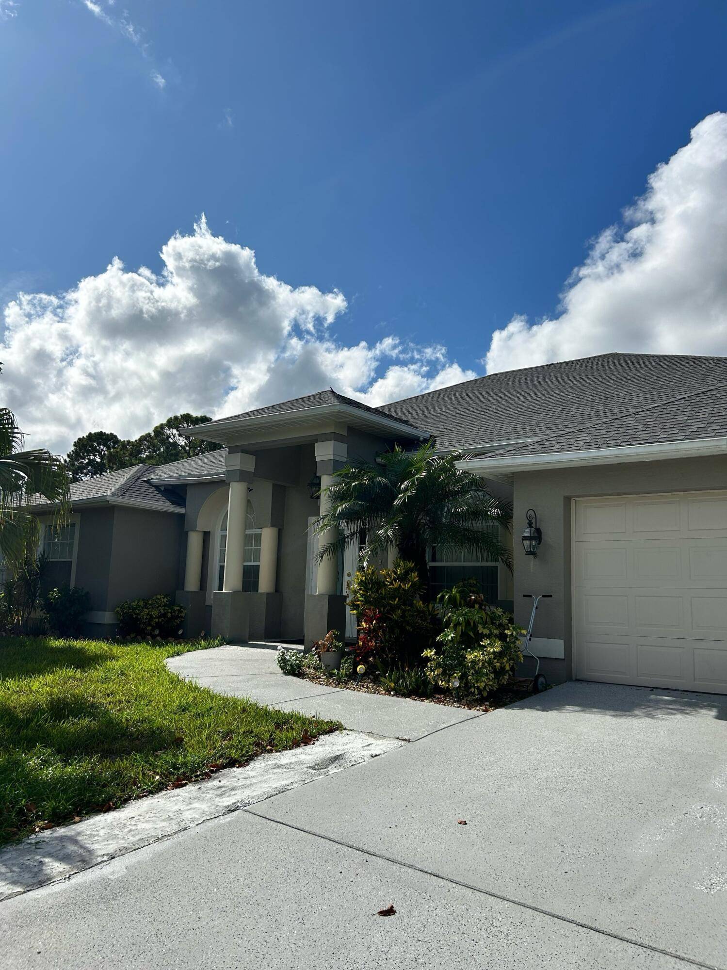 Take a look at this lovely Pool Home 4 bedroom 3 bath 2 car garage with a den home located in the Treasure Coast community.