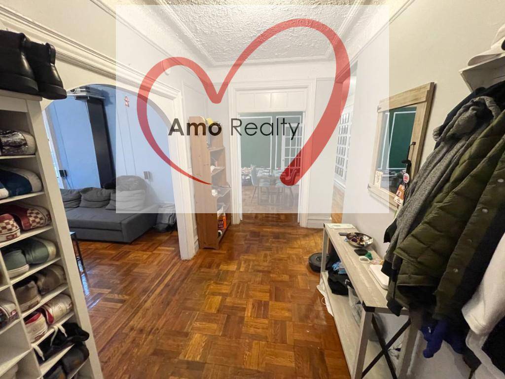 Huge 1, 000 sqft 2bd 1ba apartment located in a pet friendly, rent stabilized building.