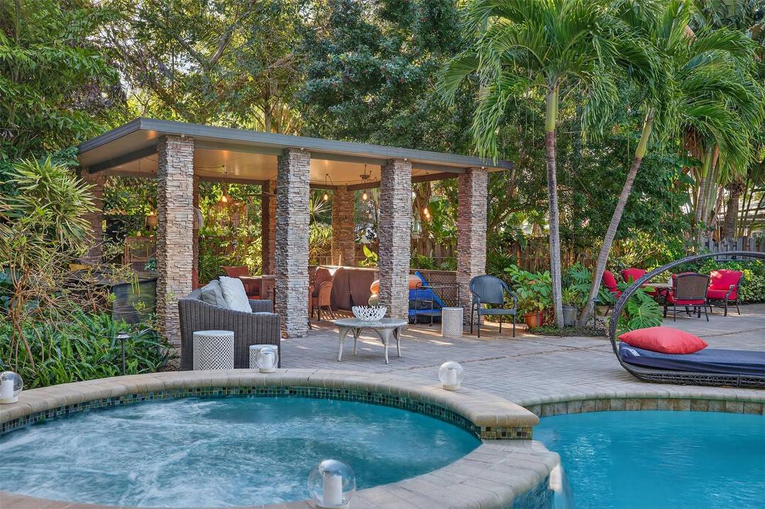 Seasonal Beautifully furnished 2BR 2BA home just 6 blocks from Wilton Drive featuring a resort style backyard oasis.