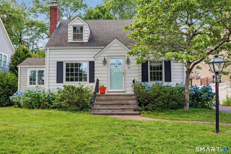 40 Oakwood Drive perfectly captures the inviting spirit of Fairfield with a layout designed for effortless living.