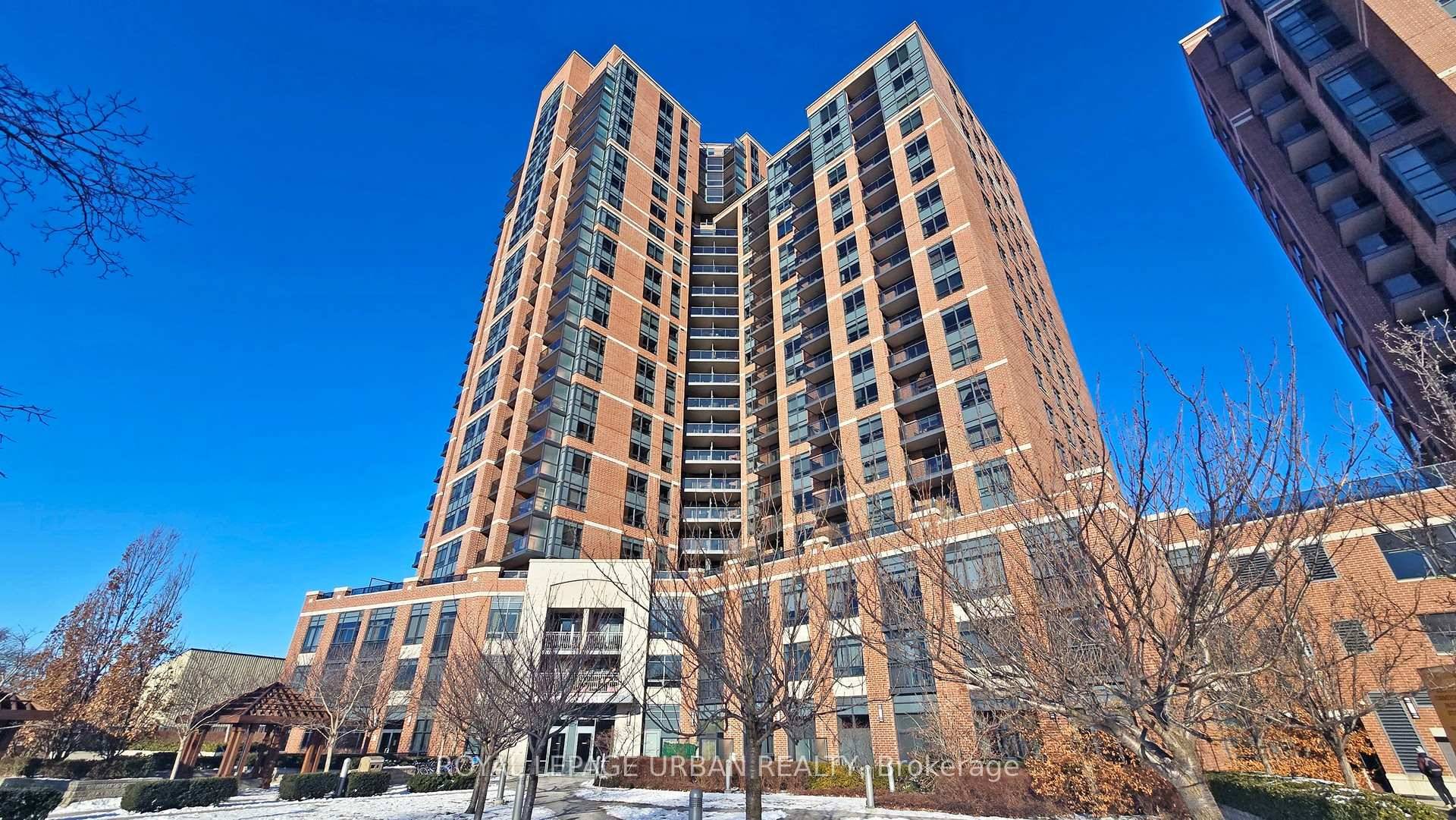 Rarely Offered ! Stunning 1 1 Unit Featuring Your Own Private Patio Terrace and a Spacious, Open Concept Living and Dining Area, Located in the Highly Desirable Heintzman Place With ...