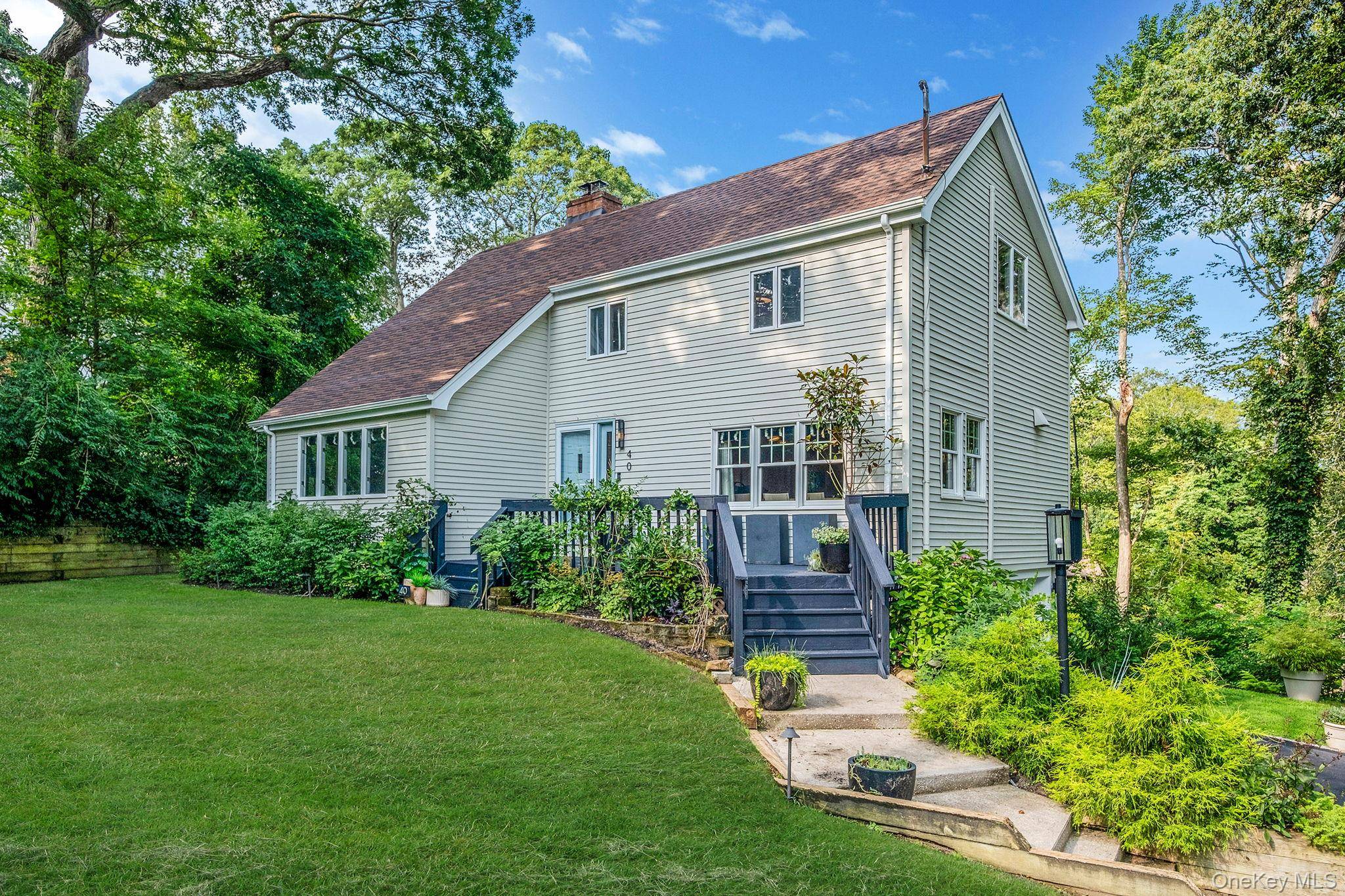 Discover a post and beam sanctuary in the heart of Rolling Woods, where privacy, design, and nature converge.
